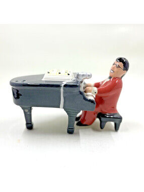 VINTAGE Vandor Pelzman Designs - PIANO MAN & Piano SALT & PEPPER Shaker Set RARE